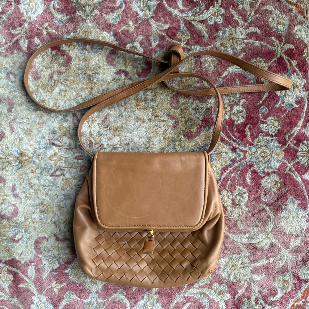 Vintage Bottega Veneta Crossbody Leather Bag - Authentic Interior Wear*